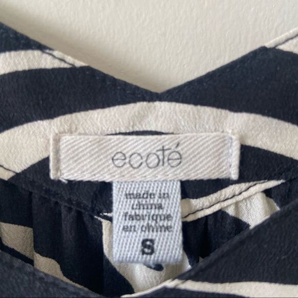 Urban Outfitters-Ecote Silk Zebra Printed Tie Back Sleeveless blouse (Small) - Picture 7 of 8